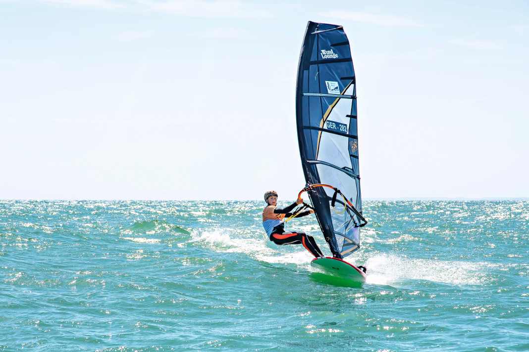 Linus Heuer is not only motivated on the water. His school internship...