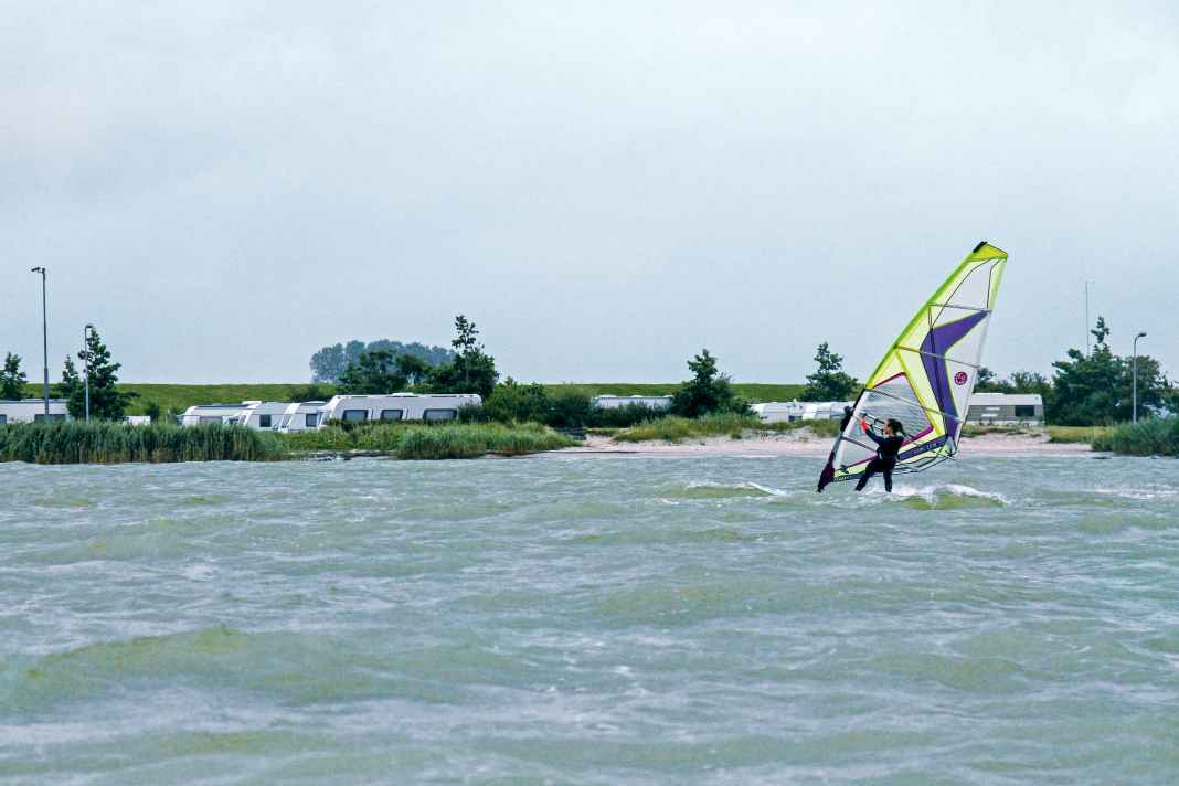 Camping by the water - another reason why the Ijsselmeer is so popular with surfers