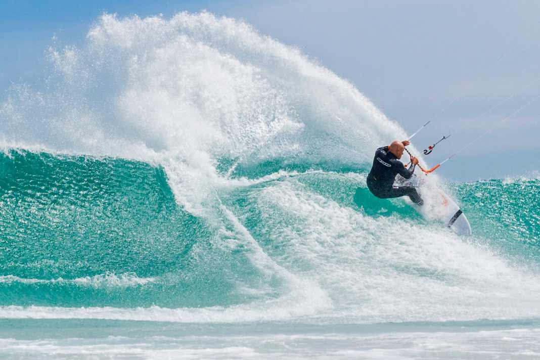 Ralf surft heute auf dem Kiteboard