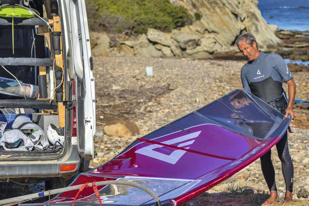 Wie viele Segel GunSails-Cheftester Philippe Vigneron in seinem Leben auf- und abgebaut hat, ist unmöglich in eine Zahl zu fassen.