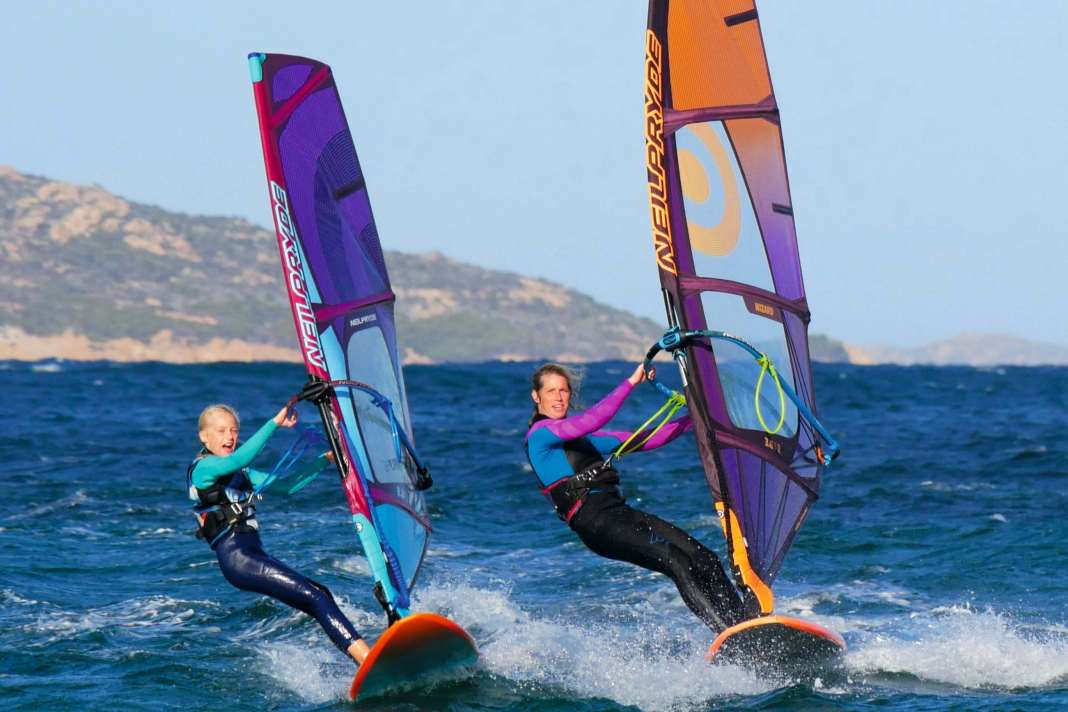 Gliding over the water together with the children makes parents' hearts smile.