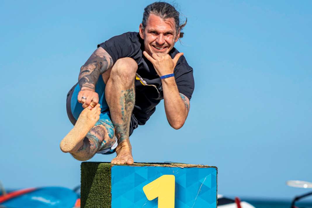 Sascha Lange makes you fit for windsurfing. He tells his exciting story in this interview