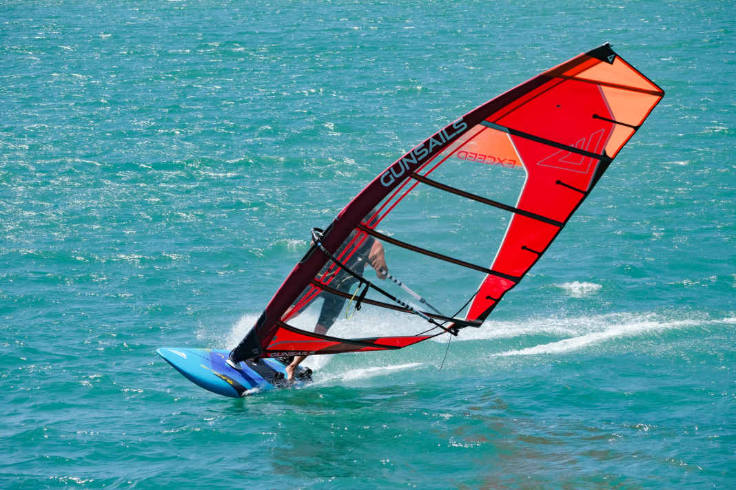 The Fanatic Eagle inspires even experienced freeriders with fluid power jibes.