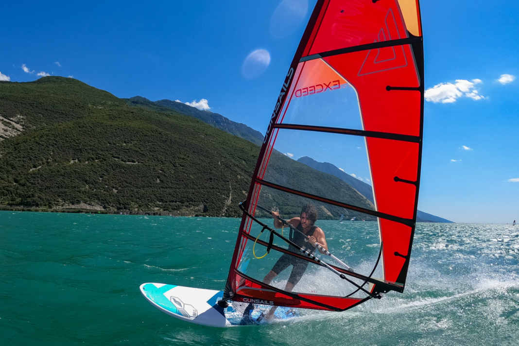 The Tabou Bullitt turns better than you would expect from an intermediate board.