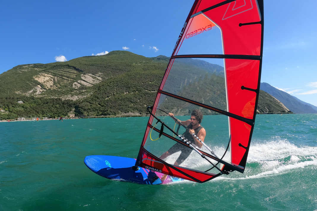 With solid foot pressure, the board glides very well through power jibes.