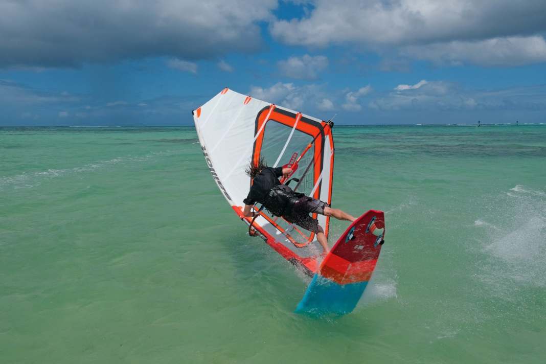 Looping, jibing and heating are core competences - but sails like the Sailloft Curve also score points with upwind riders.
