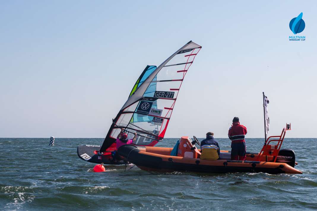 Dreimal ging Michele Becker in den Final-Läufen bei der IFCA Slalom-EM als erster über die Ziellinie