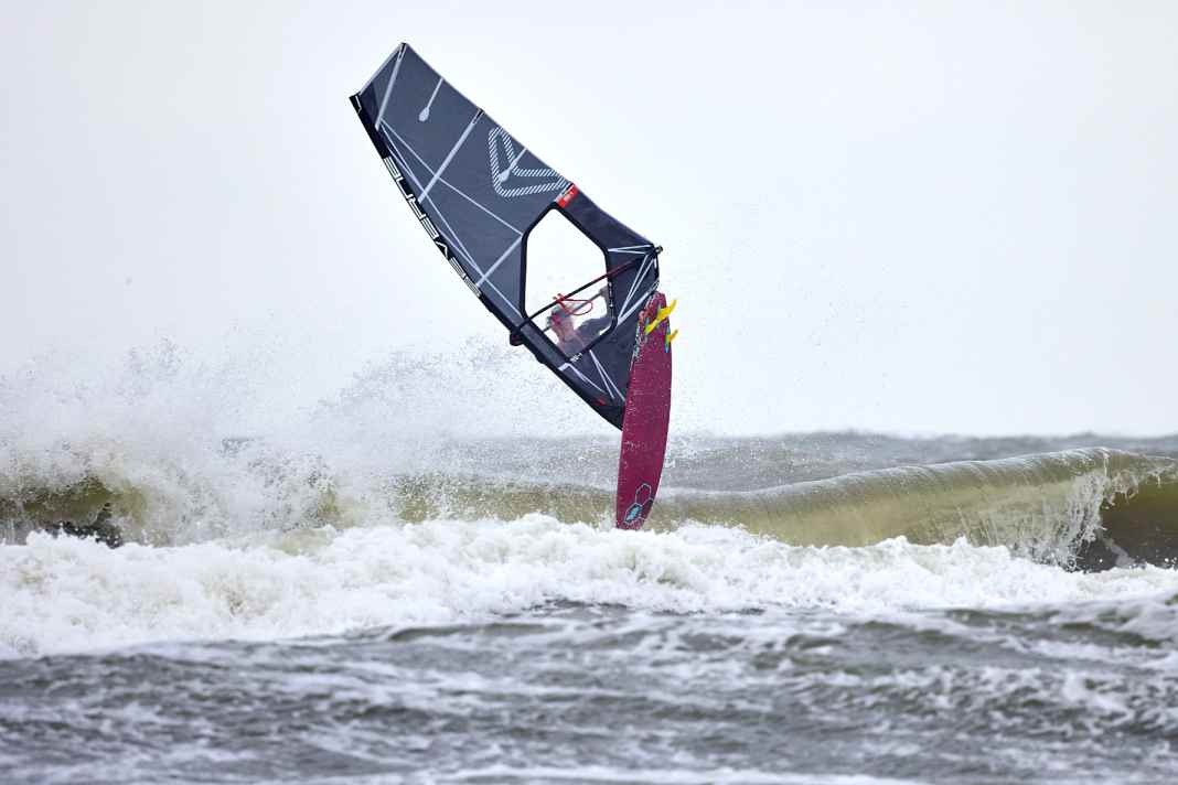 The Tabou DaBomb tested by surf Magazin