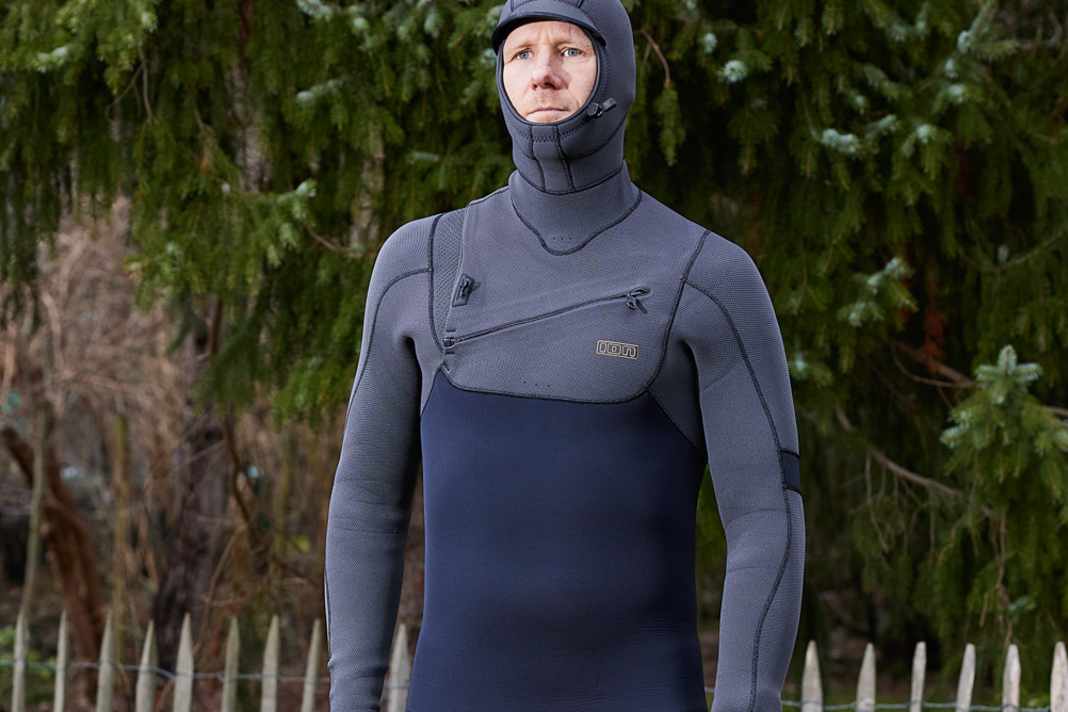 Mit 6-mm-Neopren und Haube ist der ION Seek Amp eindeutig ein klassischer Neoprenanzug für die kalte Jahreszeit.