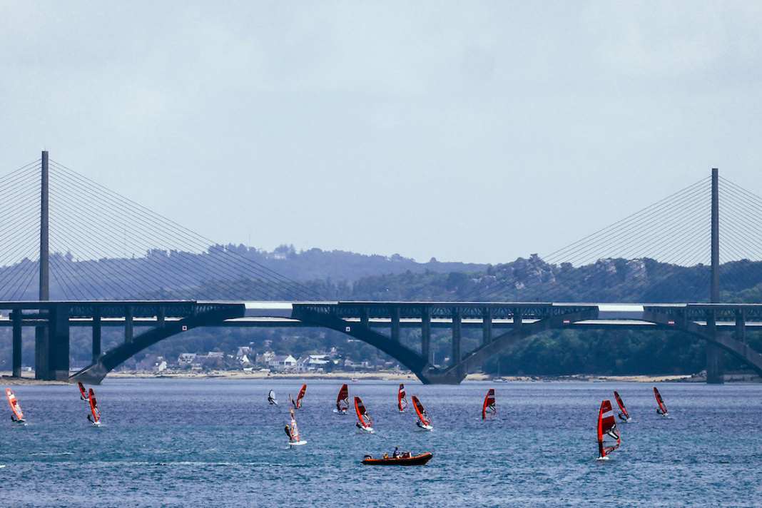 The Junior World Championship in the iQFOiL class is taking place in Brest, France