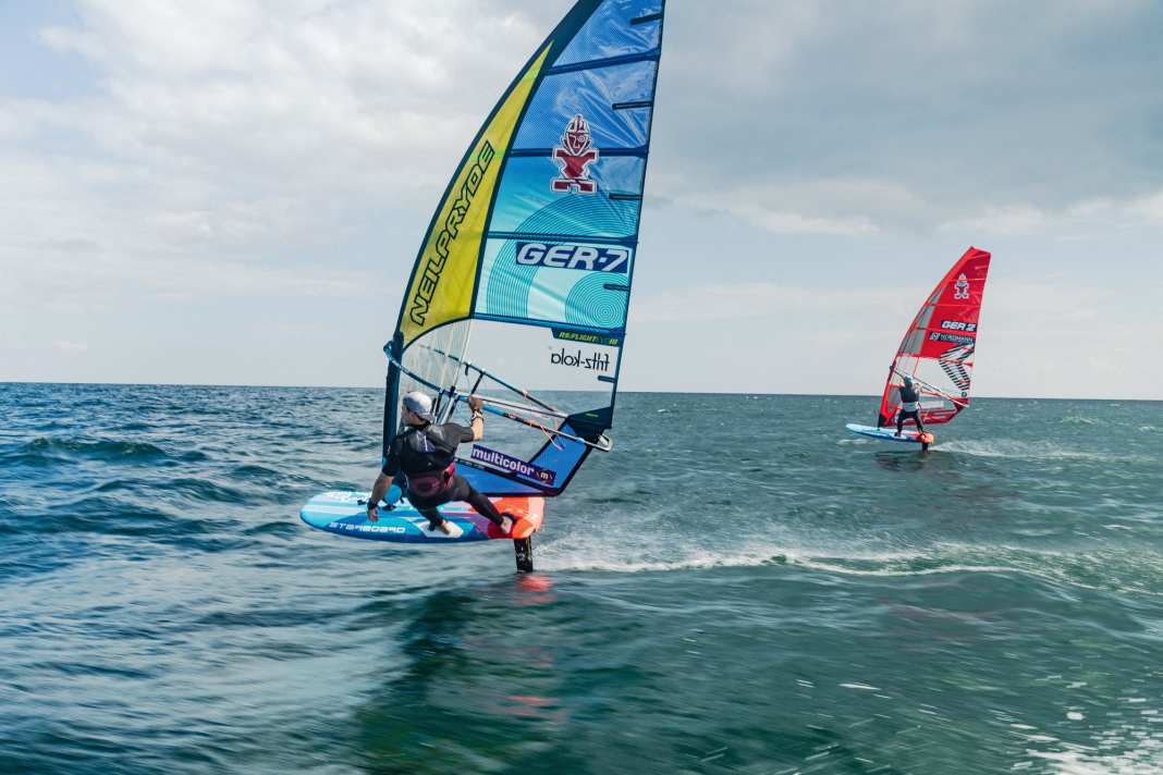 Hanging out relaxed in a harness and flying over the Baltic Sea on a foil? Nico Prien reports in an interview that the tour was much tougher!