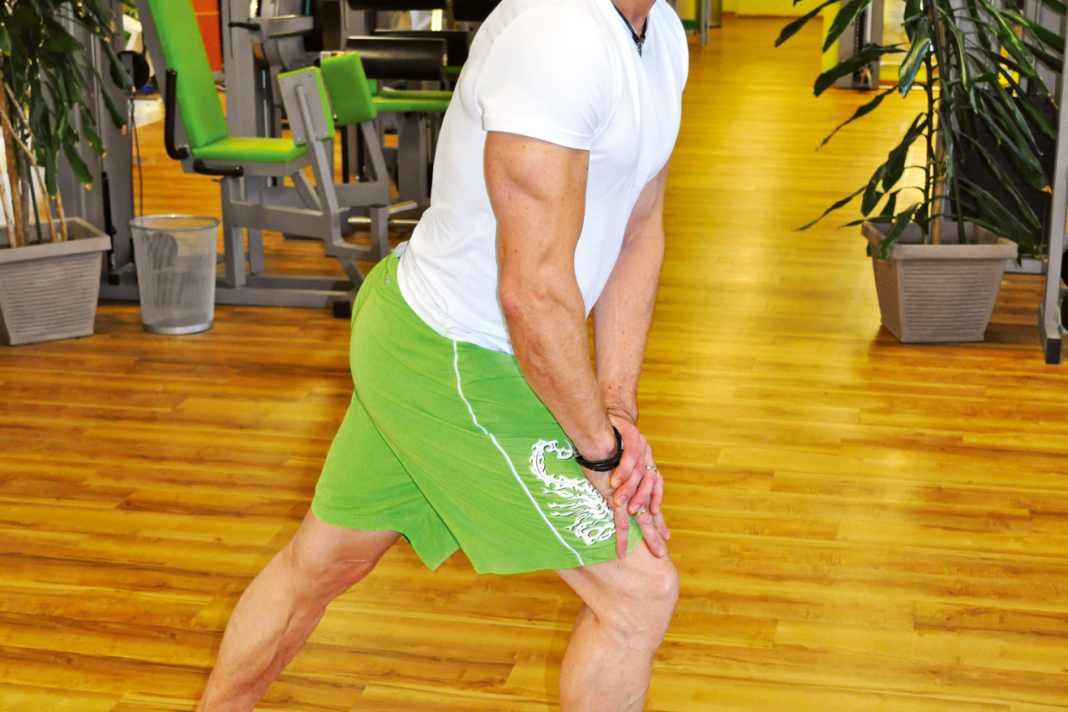 Stretching exercises for the calf are important for typical surfing complaints...