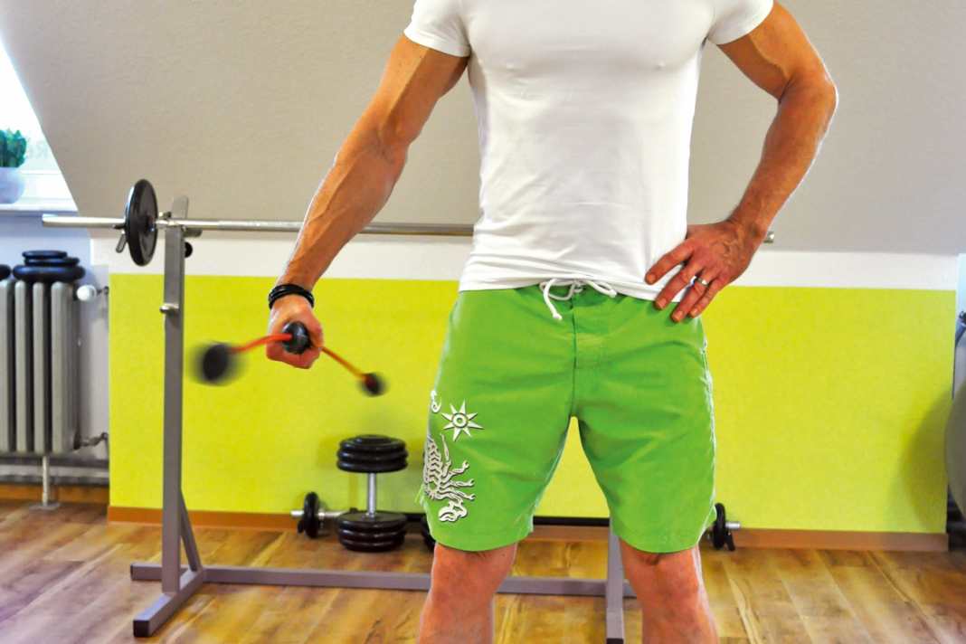 Hold your arm next to your body and swing the flexibar.
