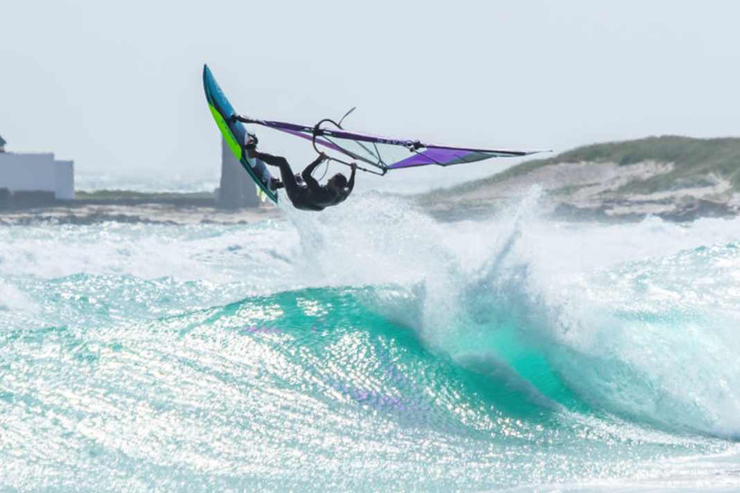 A steep wave is ideal, preferably normally powered up to slightly underpowered