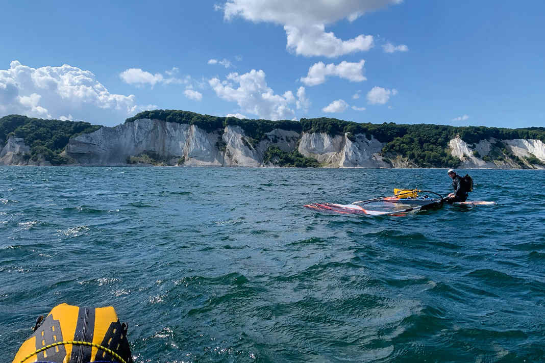 Unforgettable moments on a unique tour: a break in front of the chalk cliffs of Møn and a padel ride through Copenhagen.