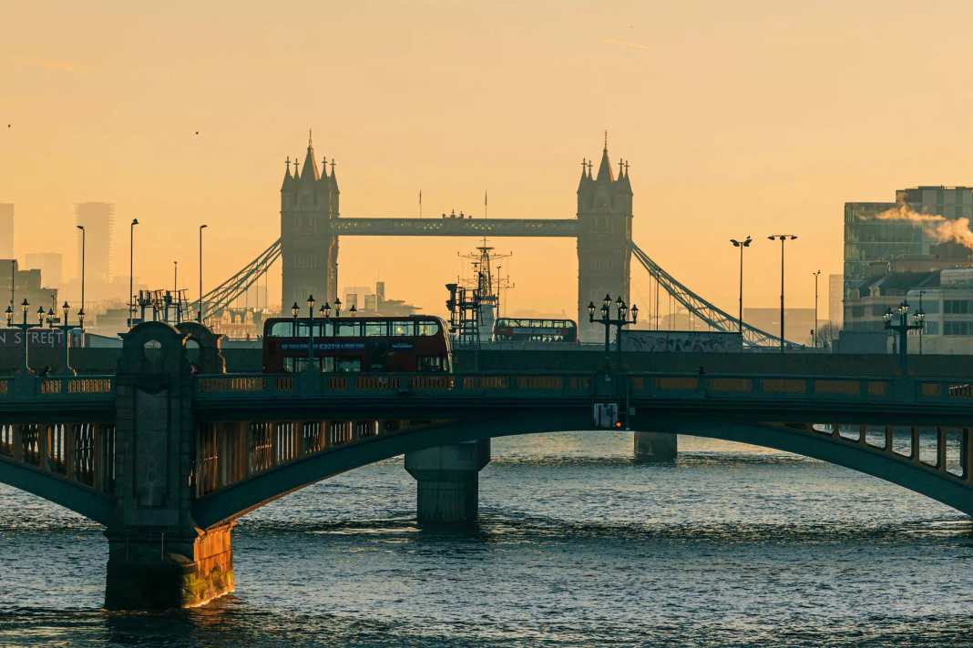 Kaum eine andere Stadt auf der Welt ist so vollgepackt mit Kultur und Sehenswürdigkeiten wie London. Und bis  ans Meer sind es  nur 90 Minuten.