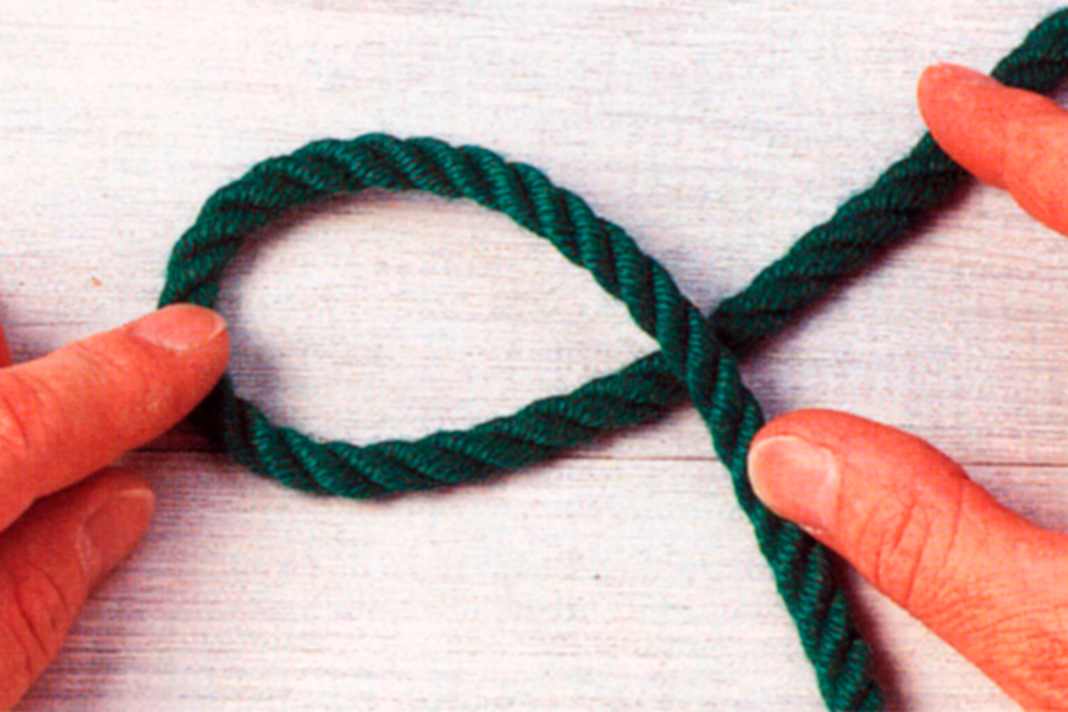 Place a small bay in the end of a line and twist it 180° to form an eye.