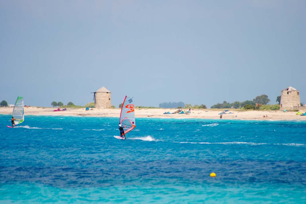 Milos Beach: The bay, which is over four kilometres long, is much less well-known than Vasiliki in the south - but at least as windy.