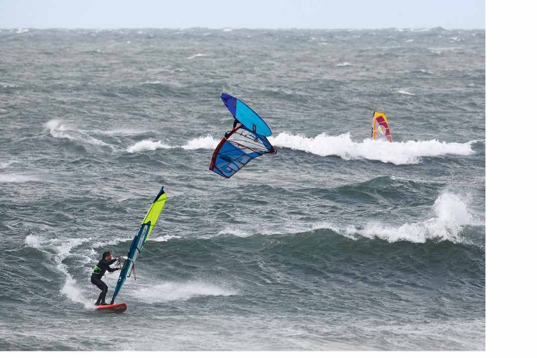 The Tabou Da Curve 88 or the new JP-Australia Magic Wave 82 Pro are all-round waveboards that offer great turning ability on the wave and plenty of speed for big jumps.