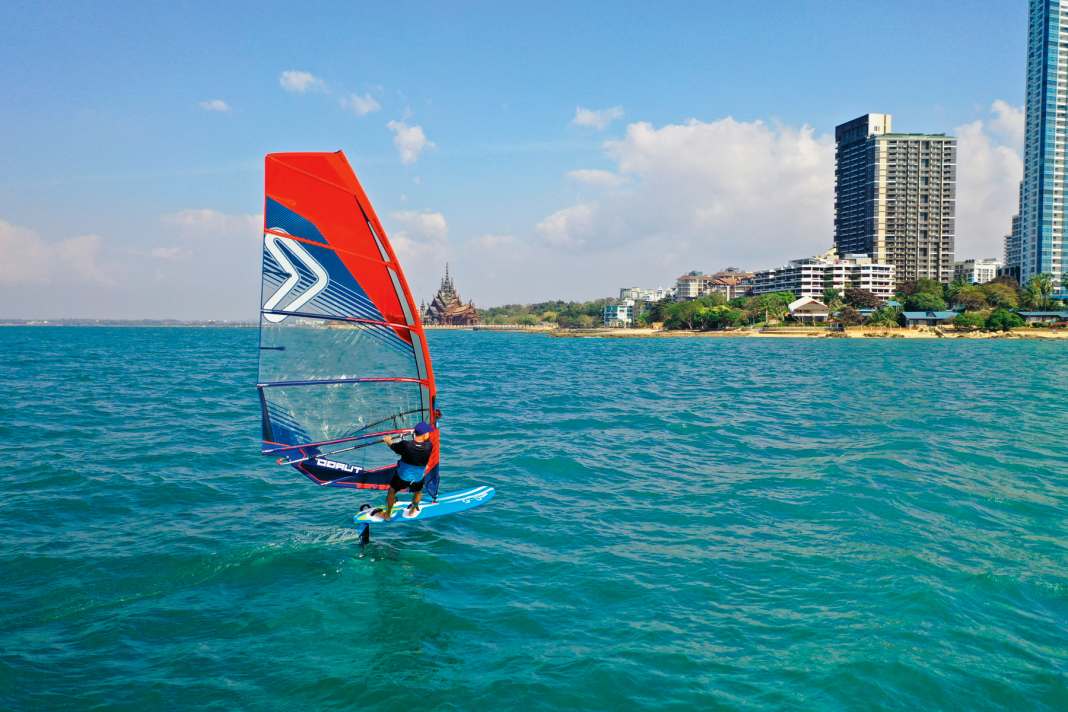 Freerider geben gerne mal Gas und verwenden Windsurf-Freeridesegel oder sogar 2-Cam-Segel