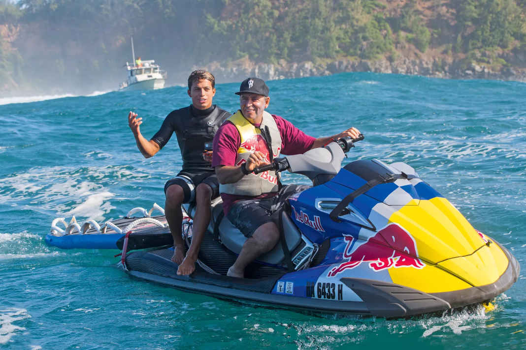 Wenn Kai Lenny in Jaws Riesen-Wellen reitet, steckt Trainer Scott Sanchez dahinter