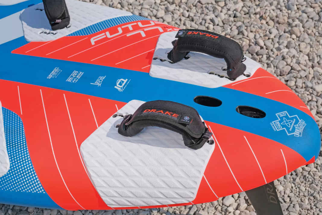 The most extreme differences in the tail shape and the strap arrangement can be seen on the Starboard and Tabou. On the Starboard, the two rear straps are close together, quite far away from the edge and on a particularly fat tail.