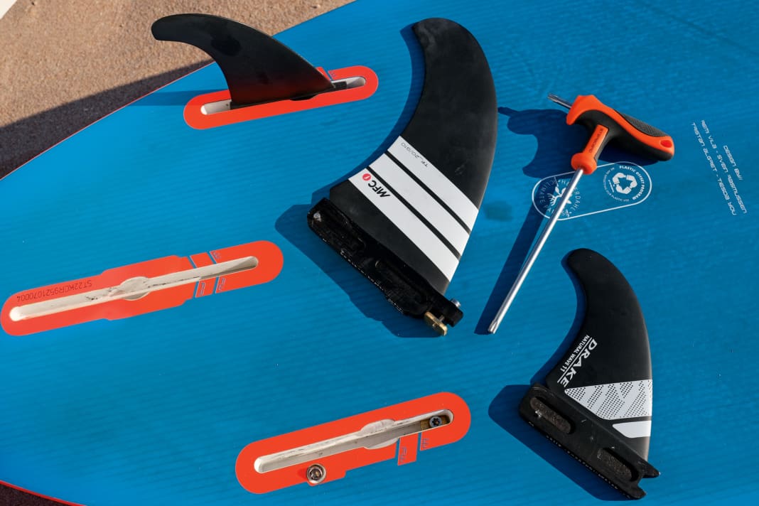Starboard uses a US box for the centre fin, the side fins sit in the "Starbox". This has the same dimensions as the slot box, but the side fins engage with the notch in a holder at the front of the box and only require an additional screw at the rear.