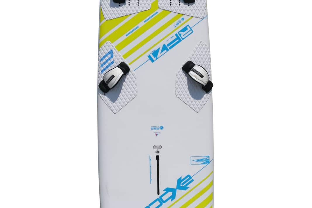 Exocet RF 71 AST | Volumen: 142 Liter | Länge/Breite: 198/71 cm | Gewicht: 9,3 Kilo (surf-Messung) | Preis: 1350 Euro | Infos: www.exocet-original.com