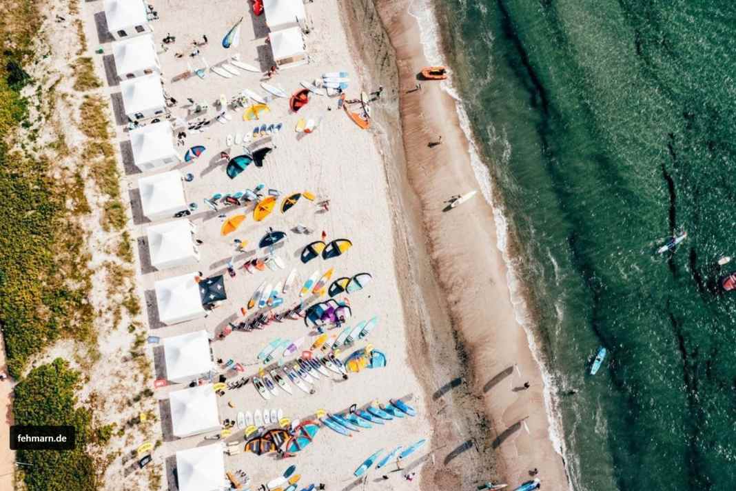 Das SUP & Wingfoil Festival findet am Südstrand auf Fehmarn statt