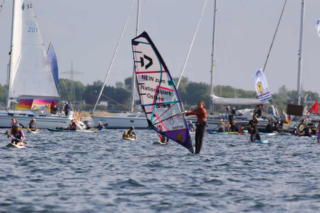 Numerous water sports enthusiasts met on Friday to protest against the Baltic Sea National Park