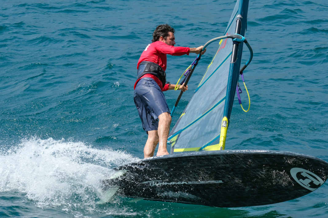 The magic of the three fins. Not only do tight turns become more radical, the controllability of the board also improves.