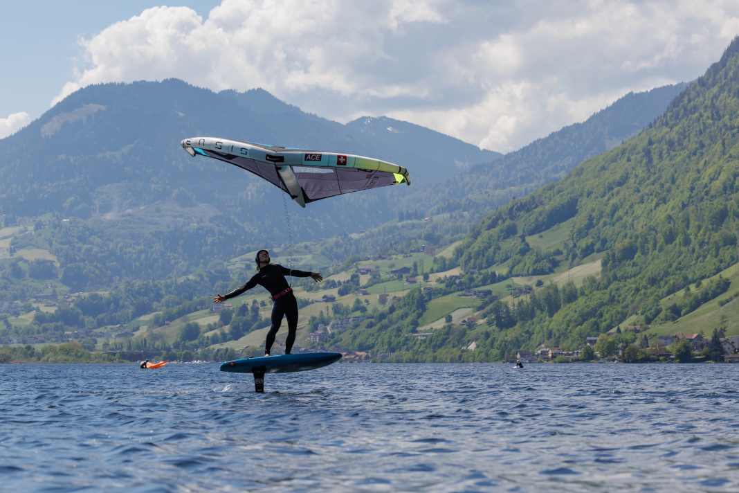 The new Ensis Topspin Ace is particularly light thanks to Dyneema