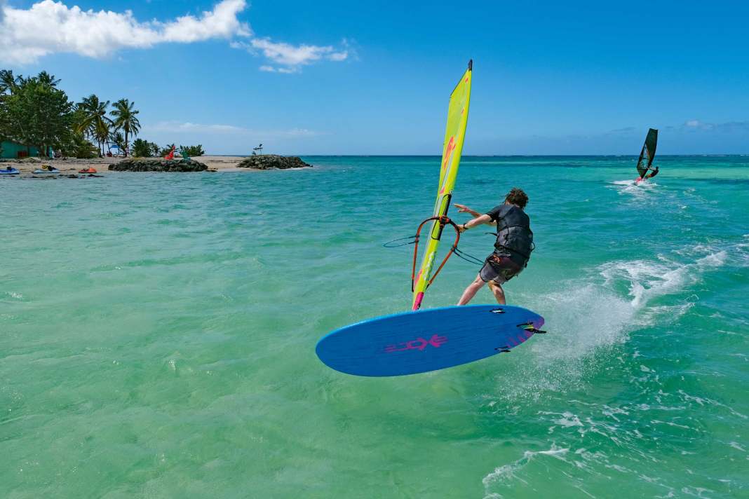 Exocet Cross 114: The unique thing about this board group: you can glide on it and learn the power jibe, but also try your first airjibes or spocks.