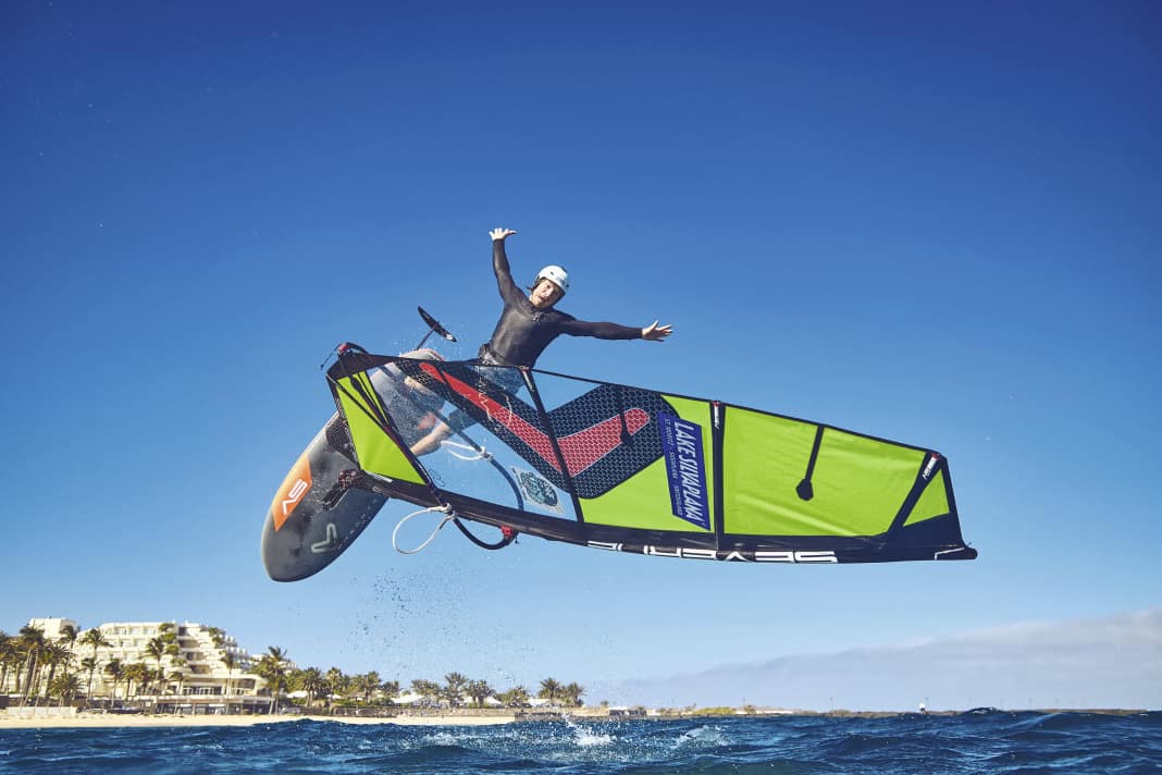 Balz Müller is a windsurfer, wingfoiler, downwind-foiler, pumpfoiler and much more! We asked the waterman from Switzerland in detail about his career and his passion for foiling