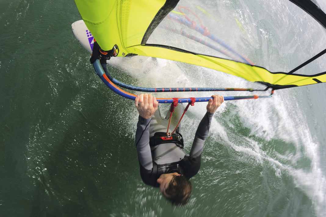 Which boom feels better in the hand? During the test, we naturally rode the models separately.