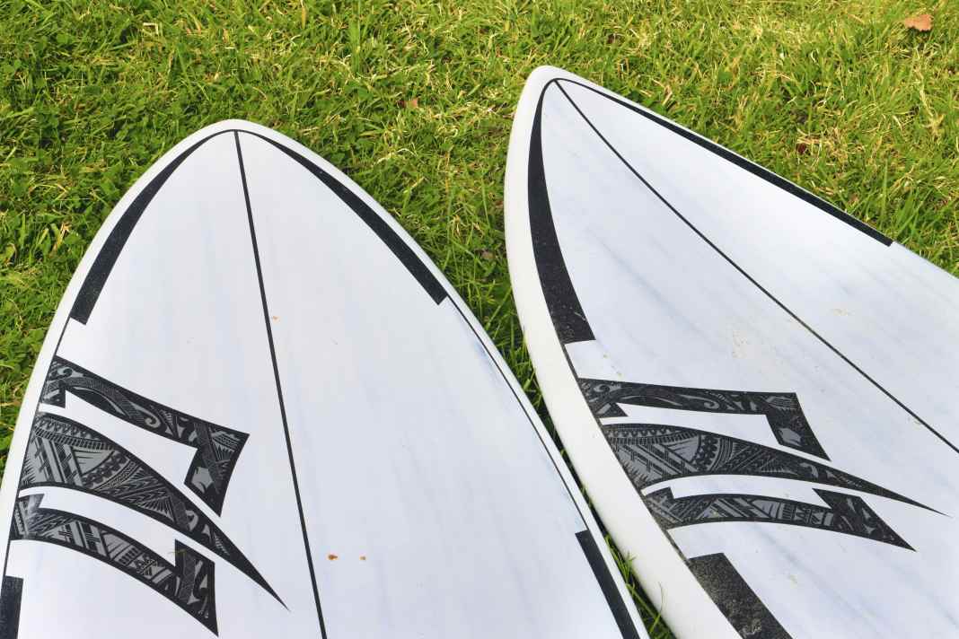 Performance wave boards such as the Naish Hookipa Quad (right) usually have much narrower nose and tail sections than wave all-rounders.