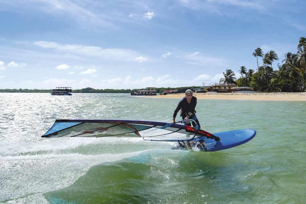 The JP-Australia Super Ride doesn't shy away from even the fastest jibes and is the more agile complement to the Magic Ride, which appeals to more experienced and lighter surfers.