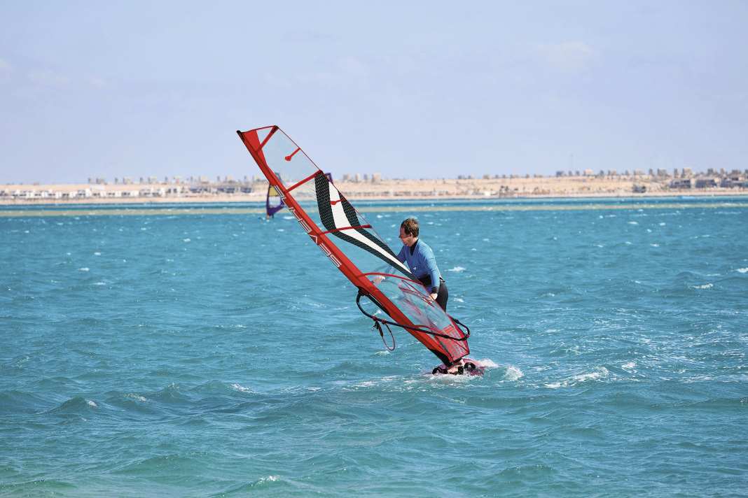 You can practise backing with any camberless sail and also on normal freeride boards.