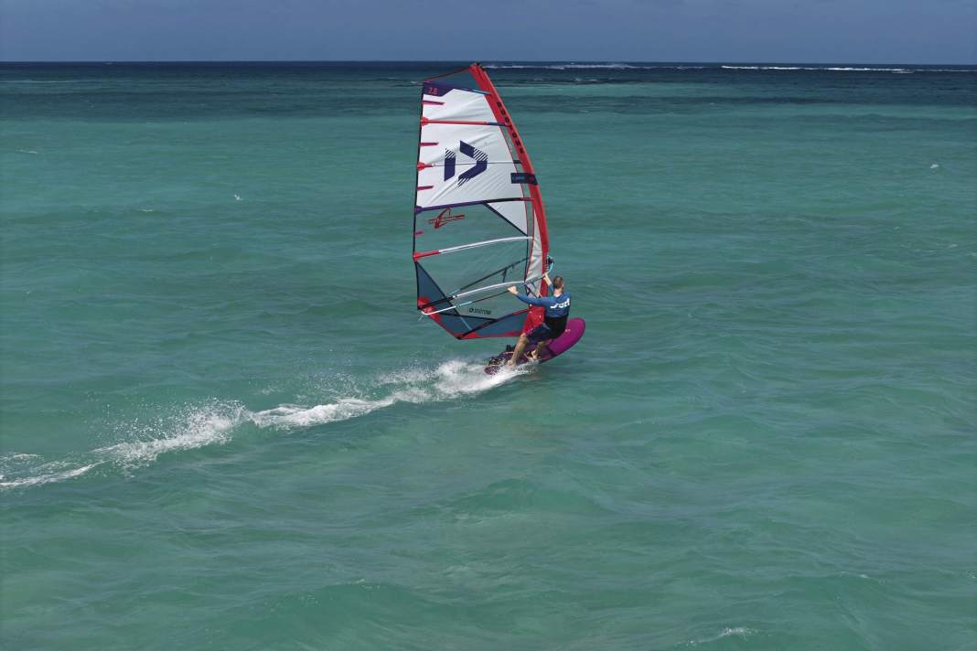 Bei leichtem bis mittlerem Gleitwind vereint das Duotone S_Pace Power mit gutem Handling ideal.