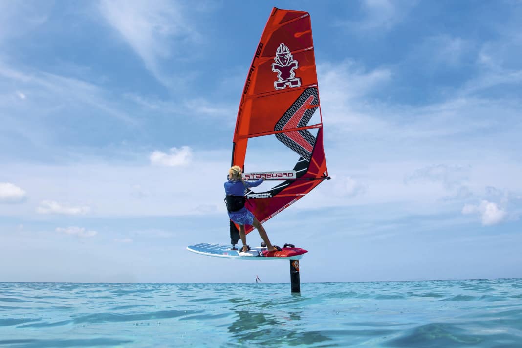 Windsurf foiling can give you a feeling of absolute ease in ten knots of wind and, unlike wing foiling, gives you the security of being able to bob home dry even in four knots.