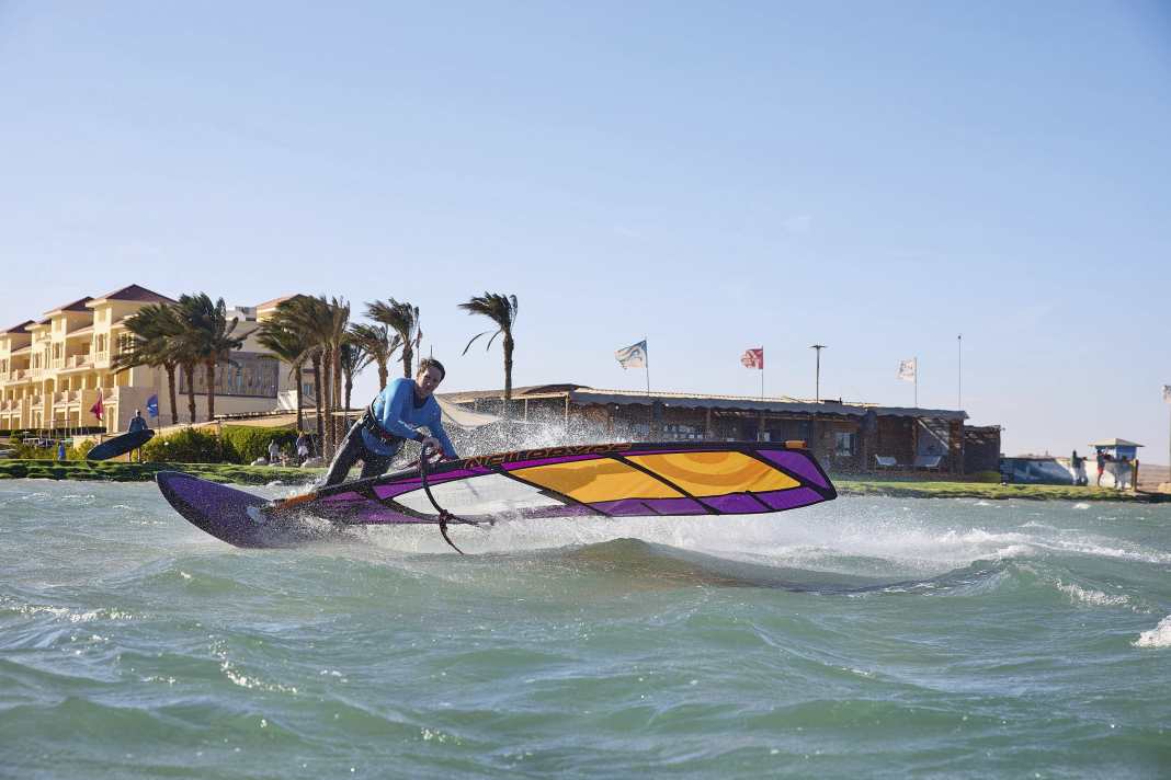 The conditions in front of the Surf Motion Station in Soma Bay were ideal for our Carving 360 photo shoot