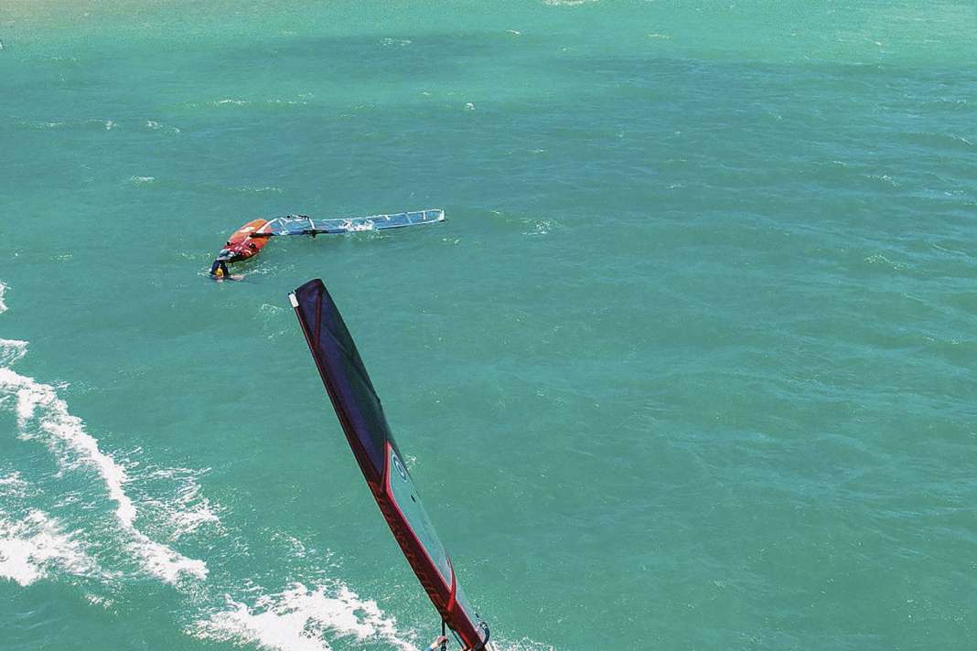 Autorin Julienne  Lippertz ist nicht  nur begeisterte  Windsurferin und  Trainerin, sondern  filmt und fotografiert schon lange mit  der Drohne.