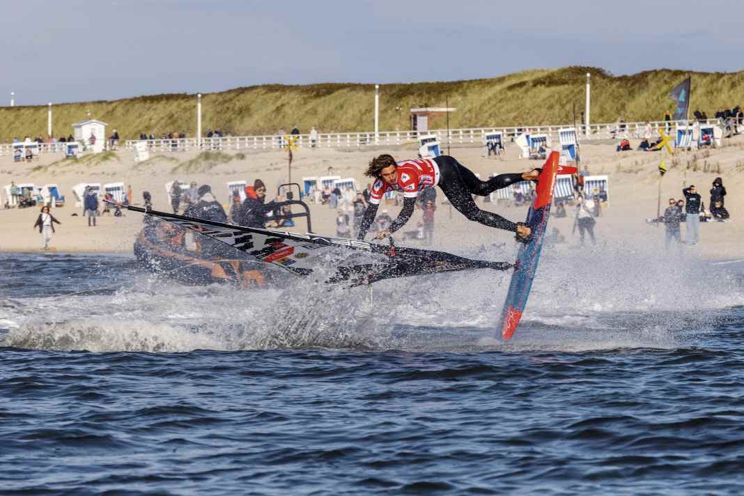 Platz 1: Lennart Neubauer überzeugte auch beim Tow-In-Contest 2024. Ist er fit, wird er schwer zu schlagen