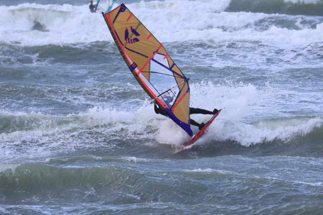 The Duotone Superhero in the test