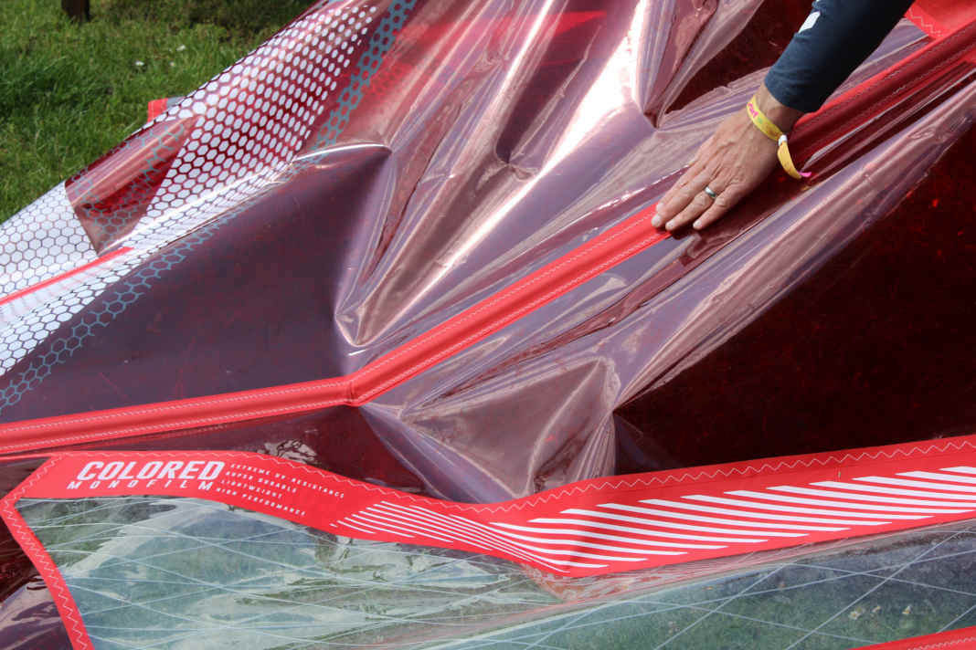 Die mittlere Latte unseres Segels ist gebrochen, wir zeigen den Tausch!