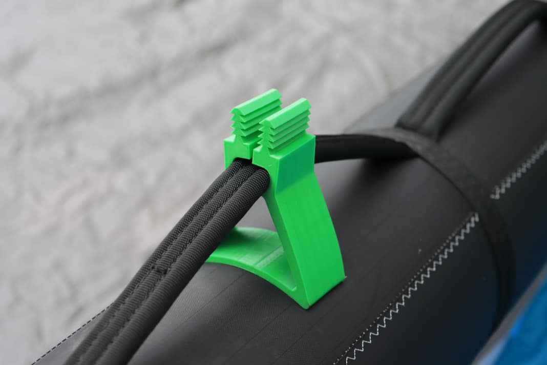 The boom system consists of two anchoring points. These are clamped under the front and rear handle loops