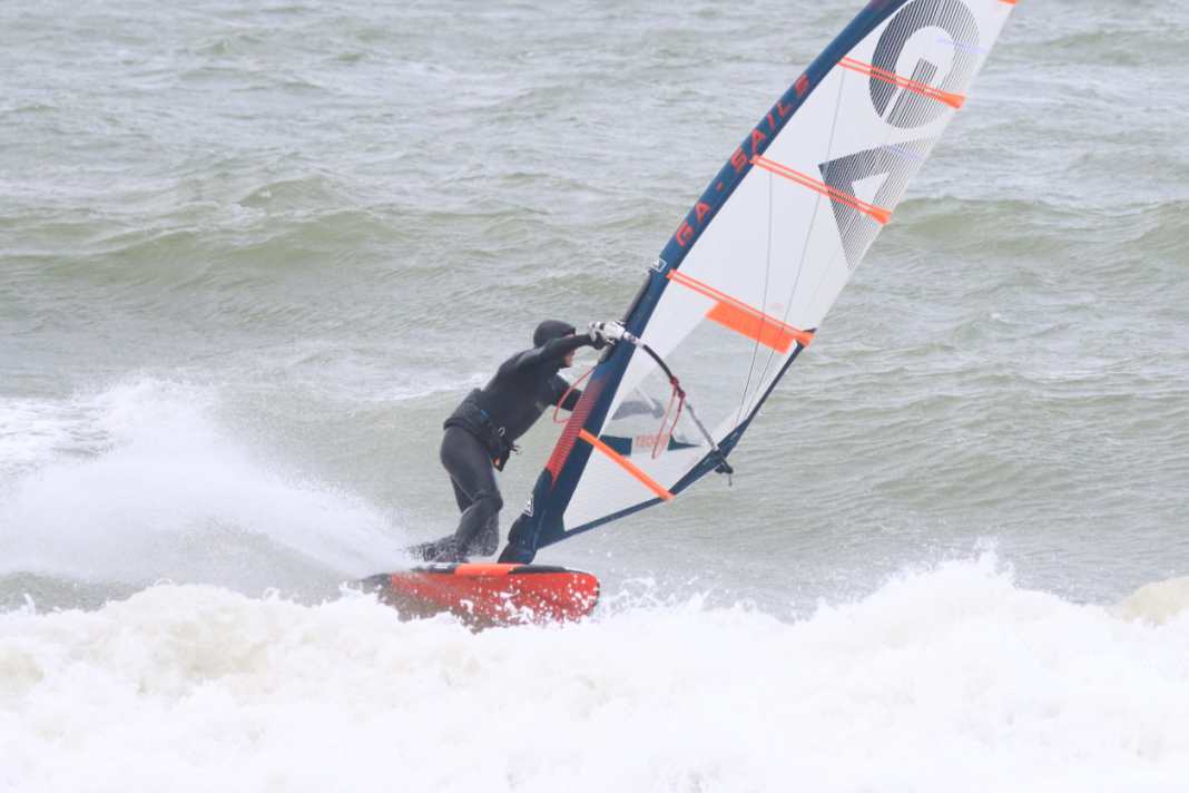 The legs are already bent at the start of the bottom turn