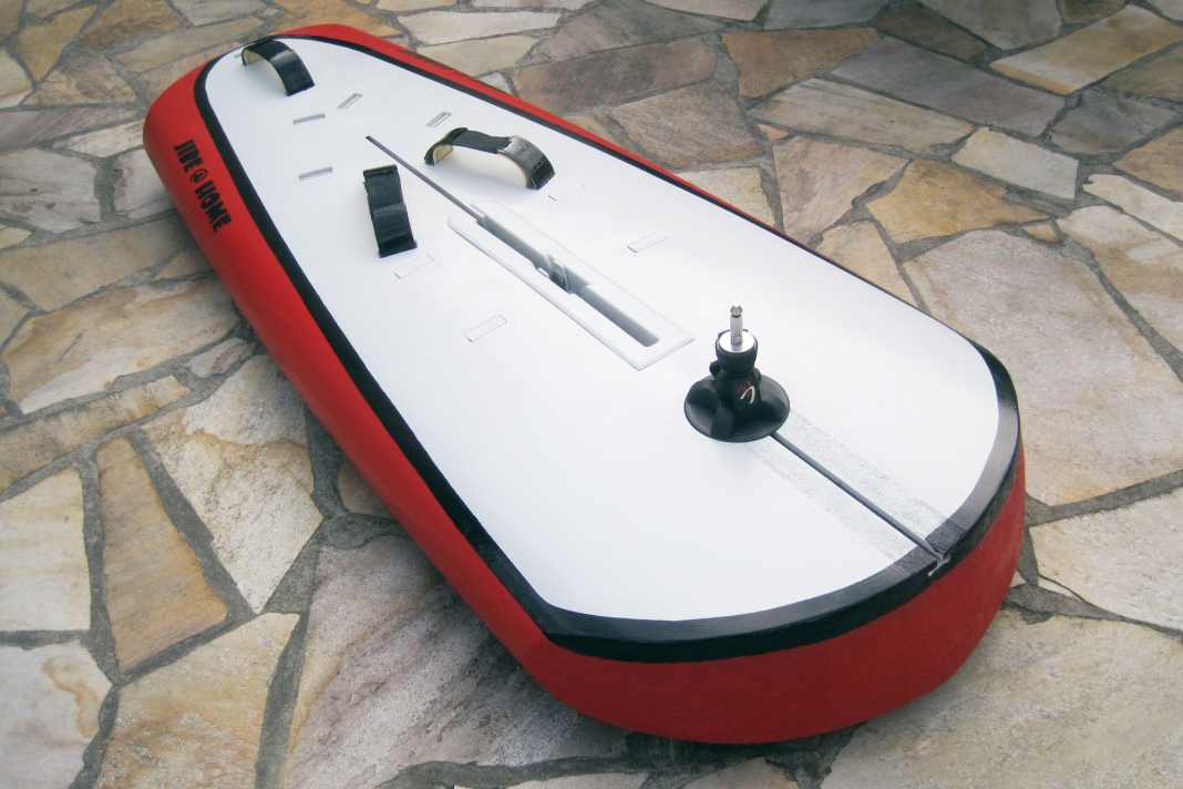 Uli Kallenberger built a neck trainer for the terrace from an old raceboard