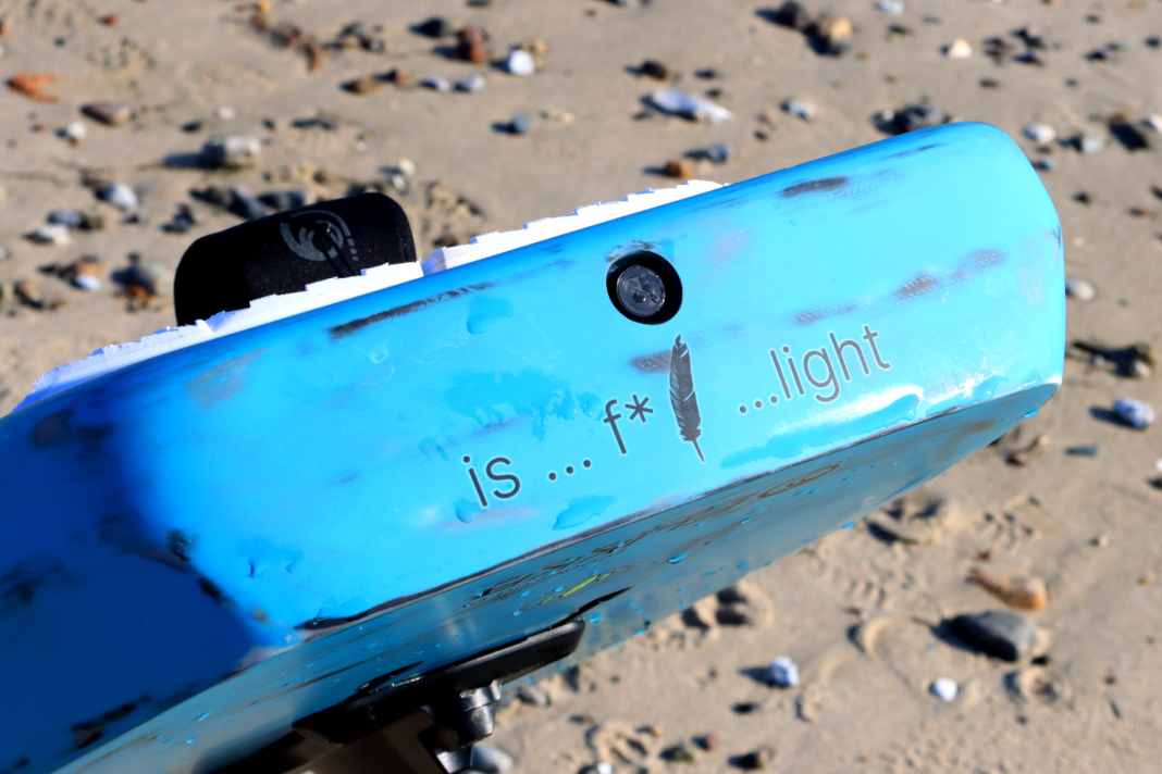 Am Heck ist ein Ventil integriert, welches Druckunterschiede automatisch reguliert