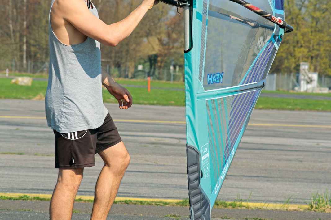If necessary, adjust the course until everything fits and only put your back foot on the board first